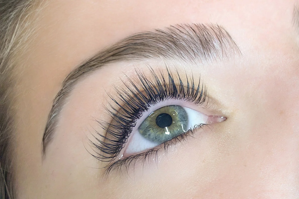 Eyebrows Tinting: The Secret To Highlighting Your Look